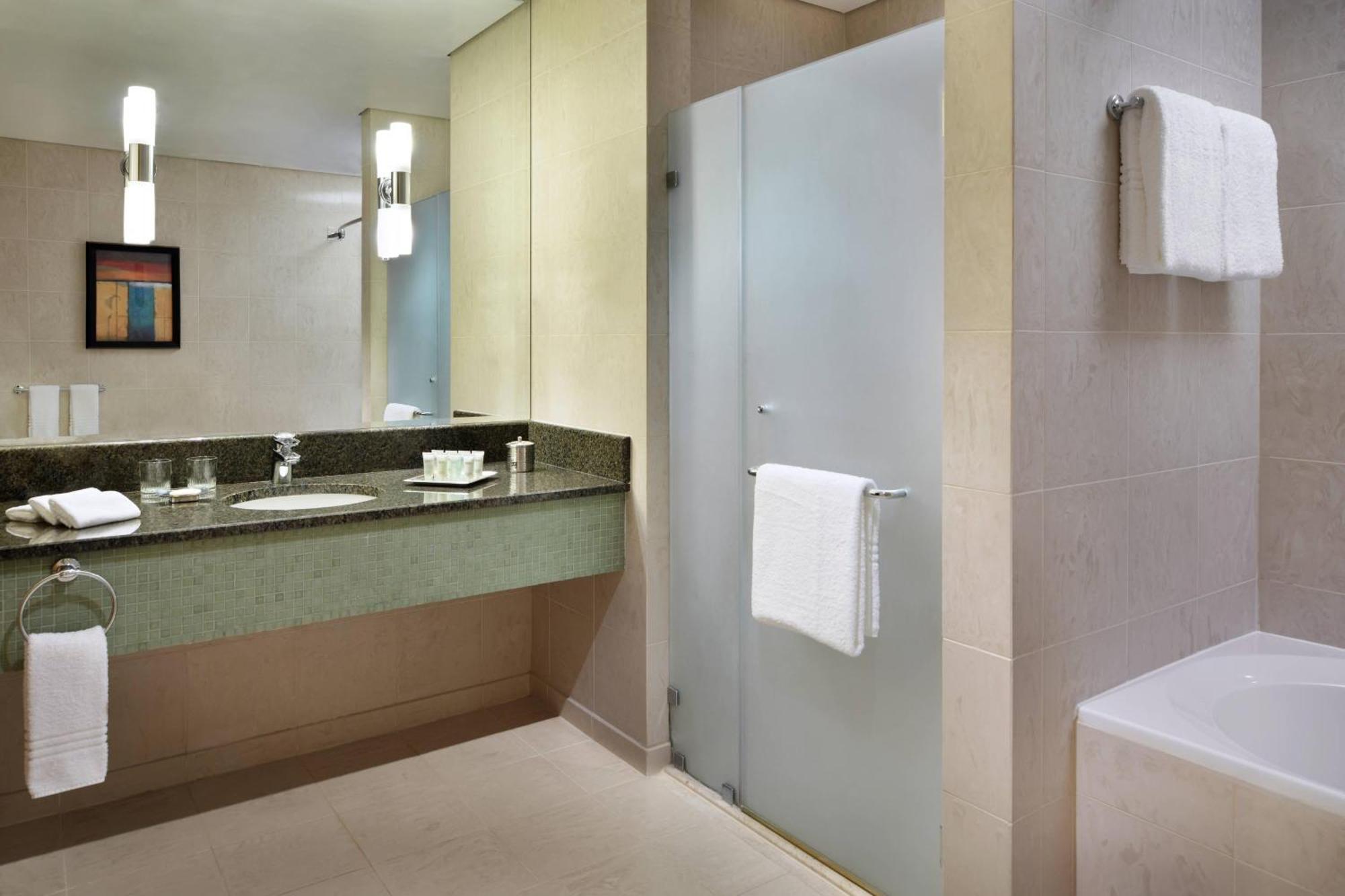 Courtyard By Marriott Kuwait City Eksteriør bilde