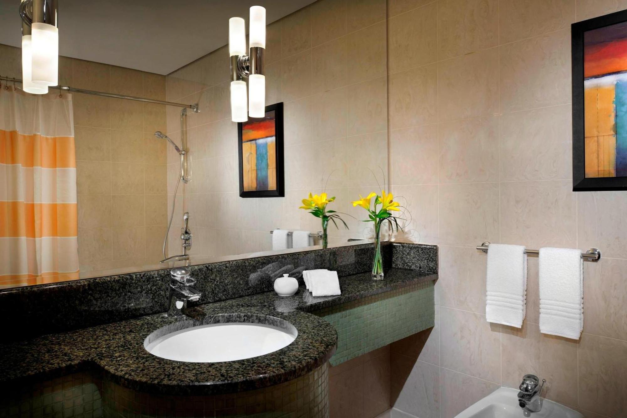 Courtyard By Marriott Kuwait City Eksteriør bilde